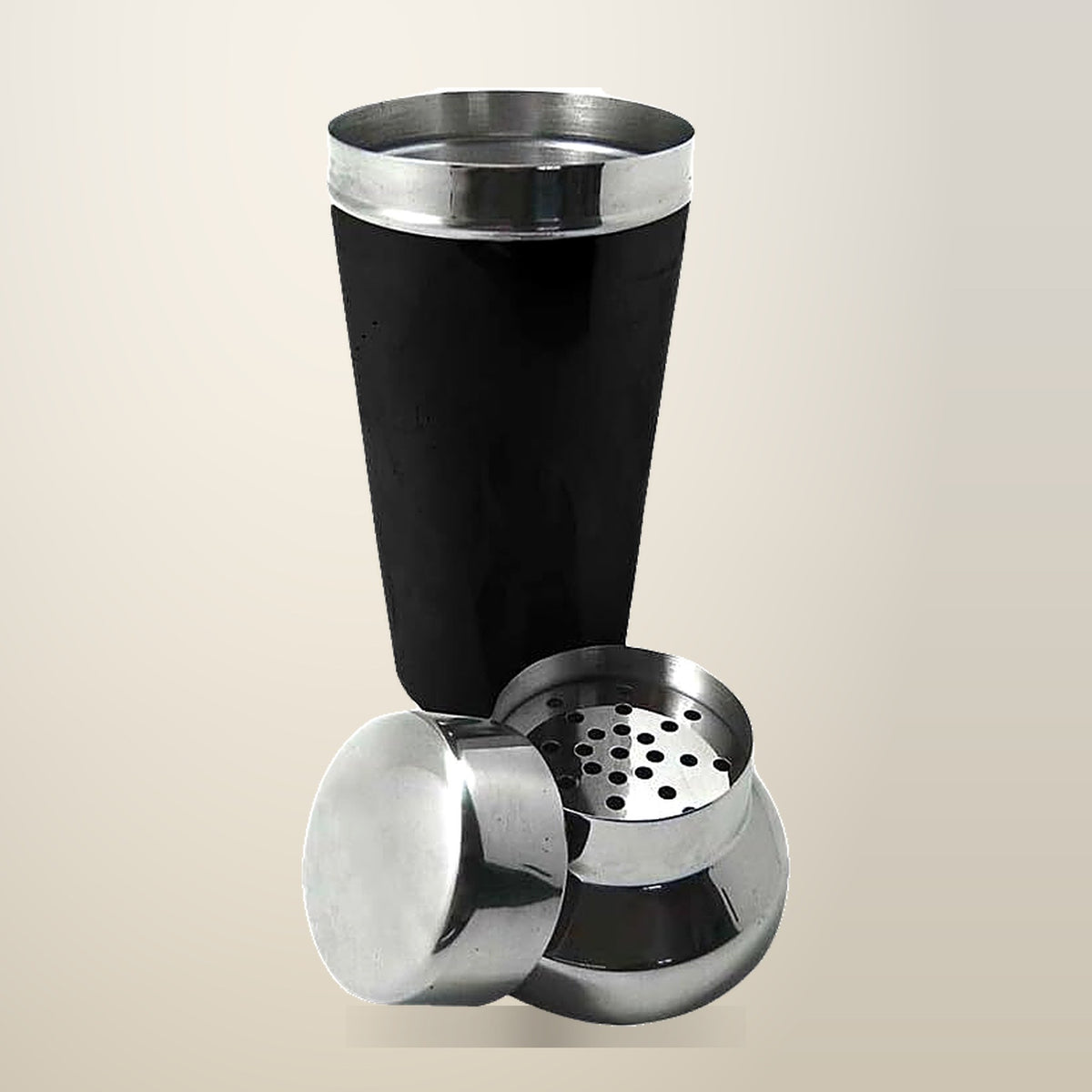 Vin Bouquet Cocktail Shaker, 700 ml, on a plain cream background