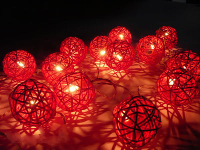 1 Set of Red 5cm Rattan Cane 50 Ball Battery Powered LONG 5m String