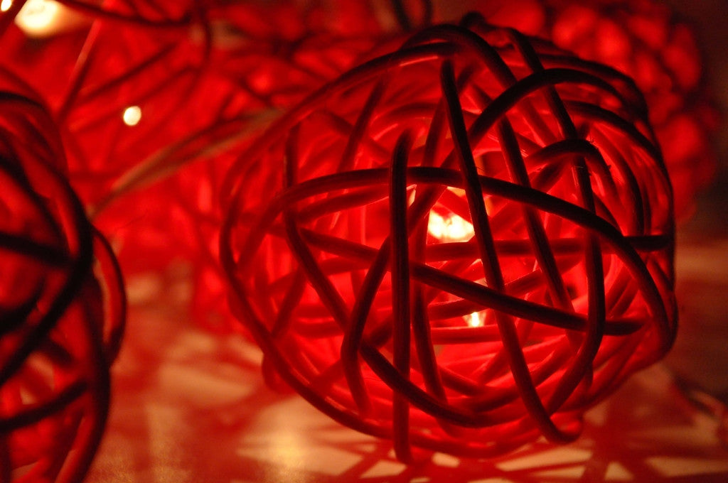 1 Set of Red 5cm Rattan Cane 50 Ball Battery Powered LONG 5m String