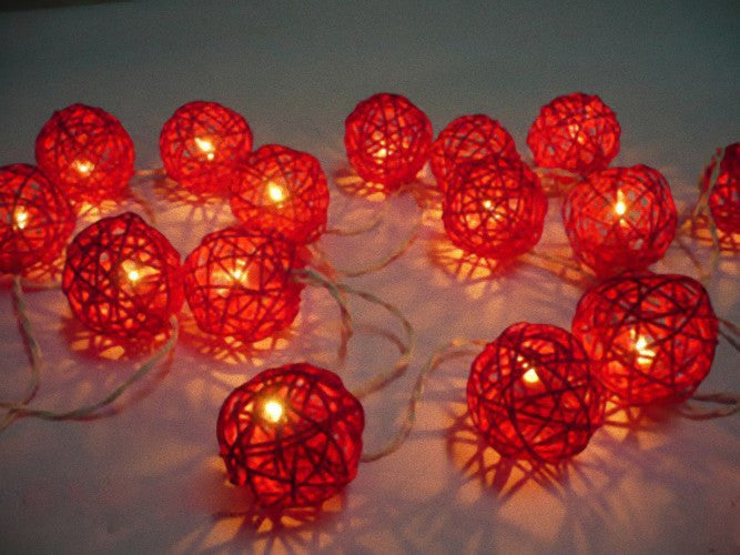1 Set of Red 5cm Rattan Cane 50 Ball Battery Powered LONG 5m String