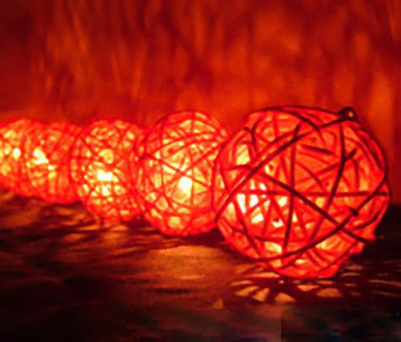 1 Set of Red 5cm Rattan Cane 50 Ball Battery Powered LONG 5m String