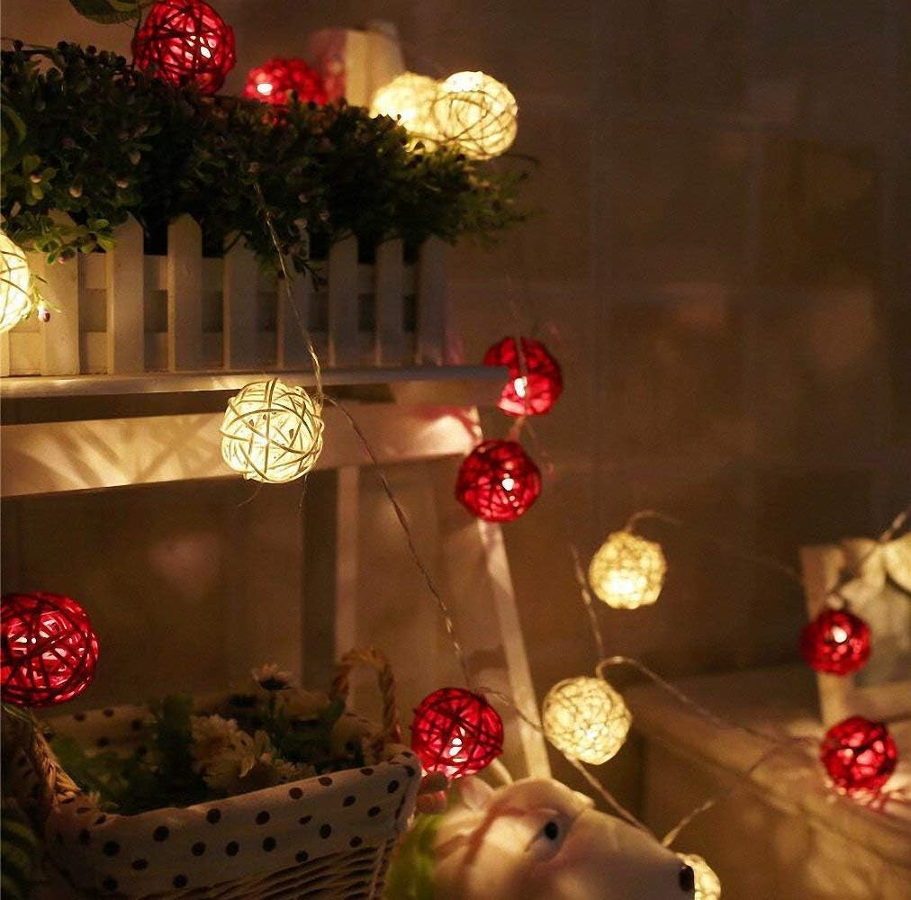 1 Set of Red and White5cm Rattan Cane 20 Ball Battery Powered 3m