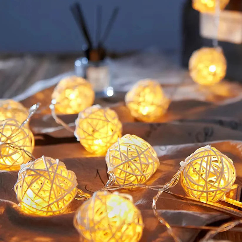 1 Set of Yellow 5cm Rattan Cane 20 Ball Battery Power 3m String