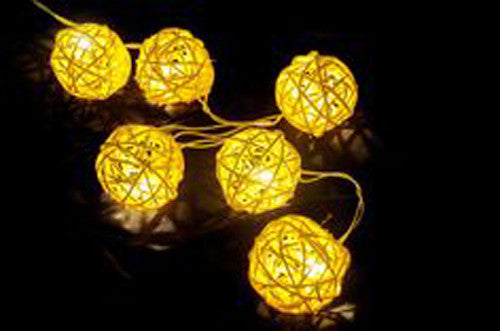 1 Set of Yellow 5cm Rattan Cane 20 Ball Battery Power 3m String
