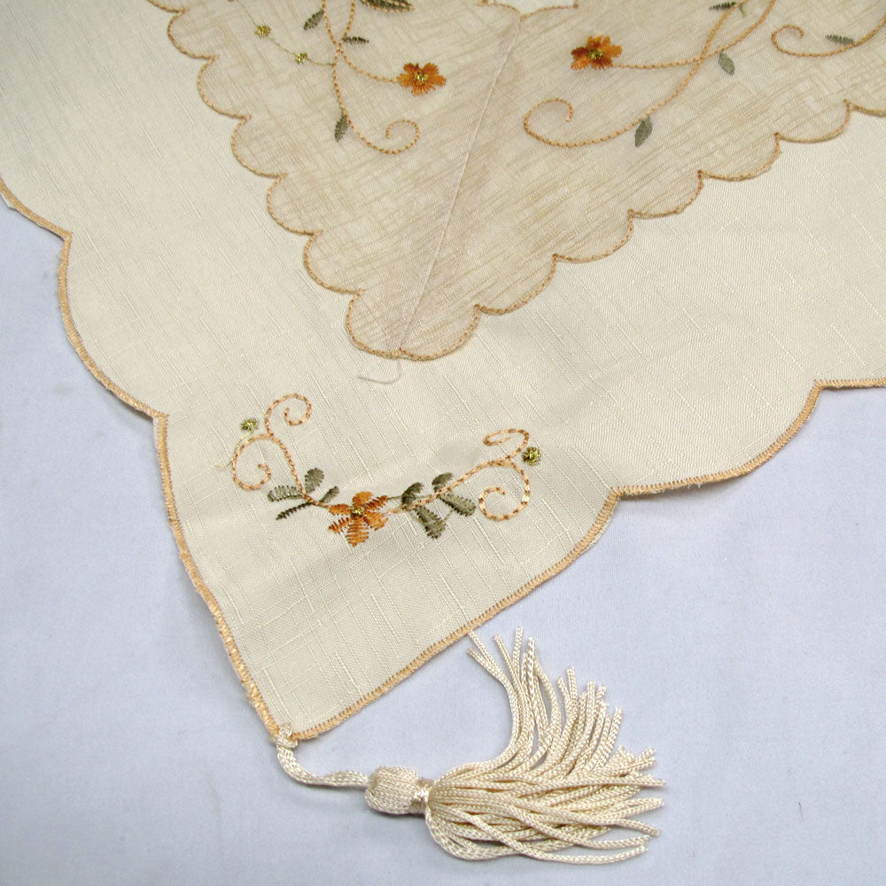 Embroidered Daisy Table Linen Set, 4 Pieces