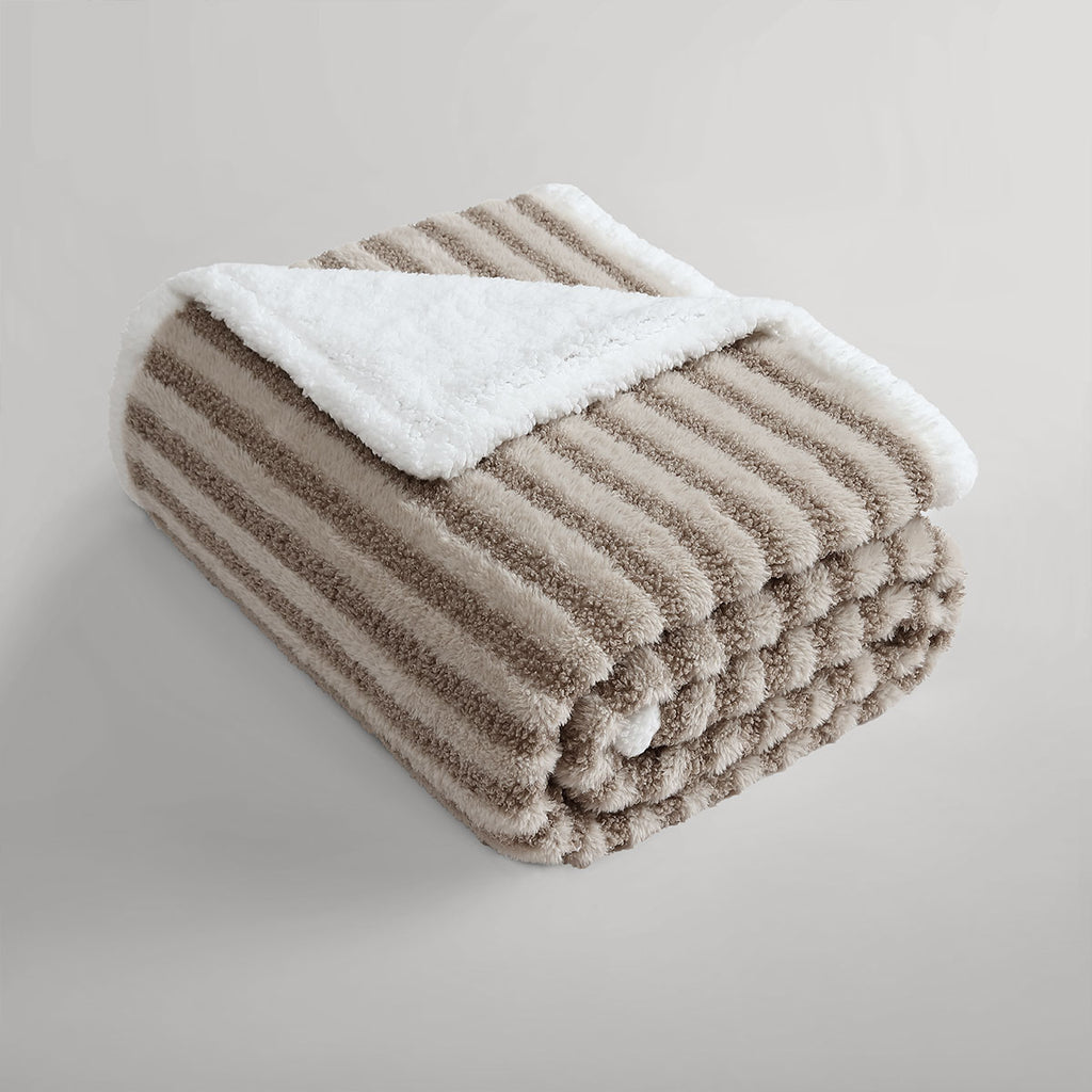 Ardor Carter Striped Boucle Throw Rug, 130 x 170 cm, photo 3 of 3