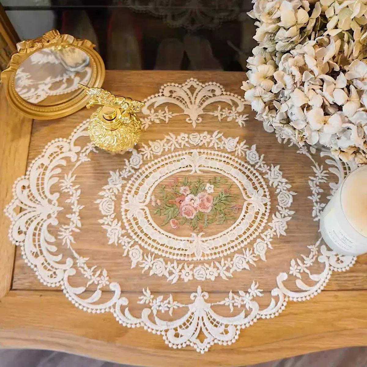 Retro Lace Oval Placemats, Pack of 4, 31 x 42 cm