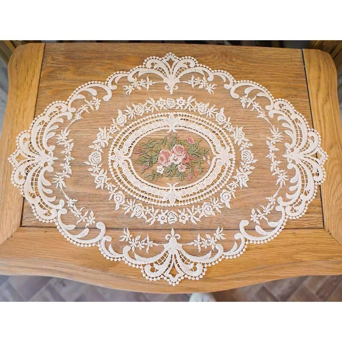 Retro Lace Oval Placemats, Pack of 4, 31 x 42 cm