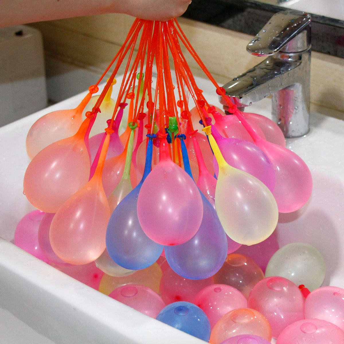 6 x Bunches Of water Balloons total 111 pack Rapid-Filling